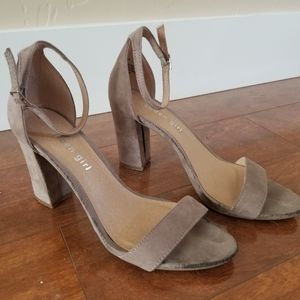 MADDEN GIRL Beella taupe heels dress shoes size 6.5B